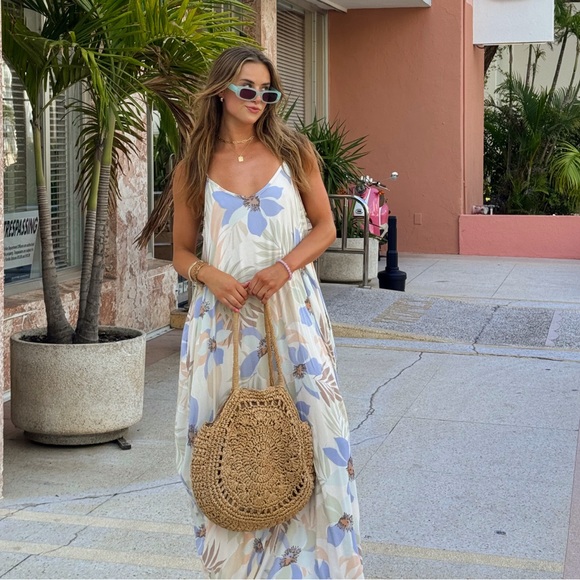 White Maxi Floral Dress - Picture 4 of 6